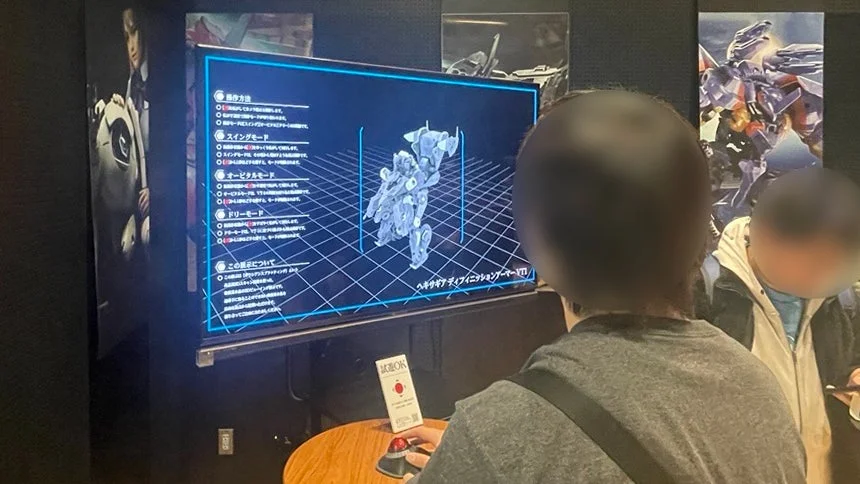 VR体験でロボットの3Dモデルを操作する様子