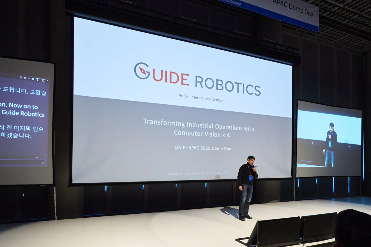 QAIPI APAC 2025 Demo Dayでプレゼンテーションを行うGuide Robotics