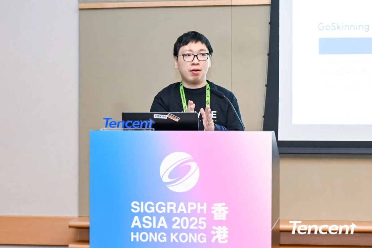 SIGGRAPH ASIA 2025 HONG KONGのイベントで、眼鏡をかけた男性が壇上でプレゼンテーションを行っています
