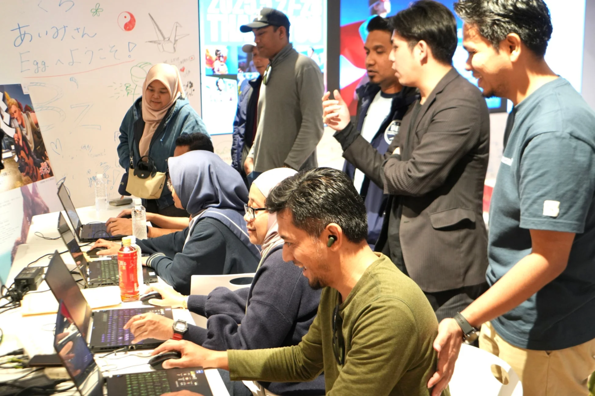 防災メタバース体験中の参加者たち