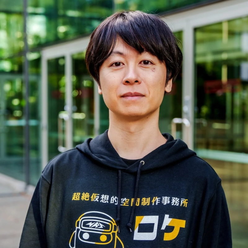 フーディーを着た川本龍氏