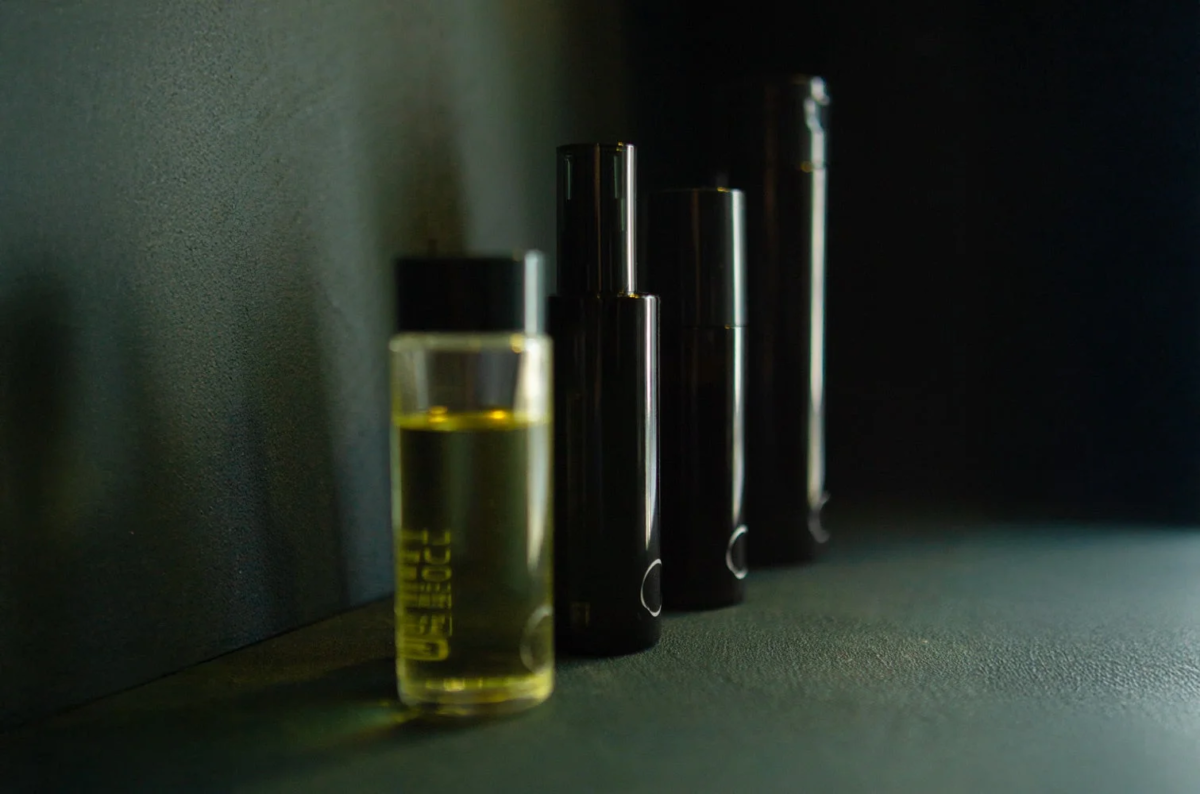 LHOOQの化粧品ボトル