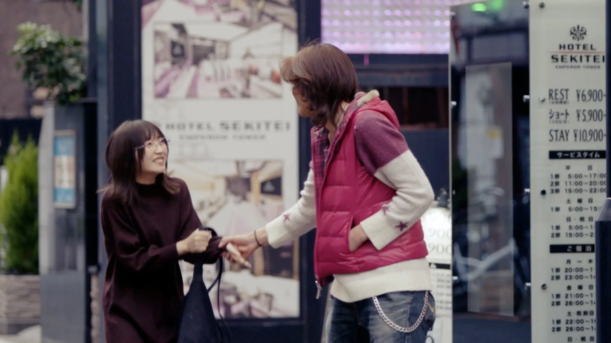 ホテル街で交流するりおと藤縞