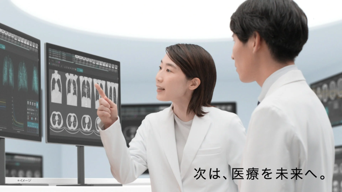 医療従事者がモニターを確認