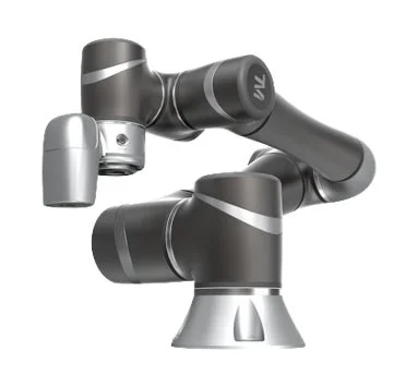 白背景に置かれた、ダークグレーとシルバーの洗練されたデザインの多関節ロボットアーム