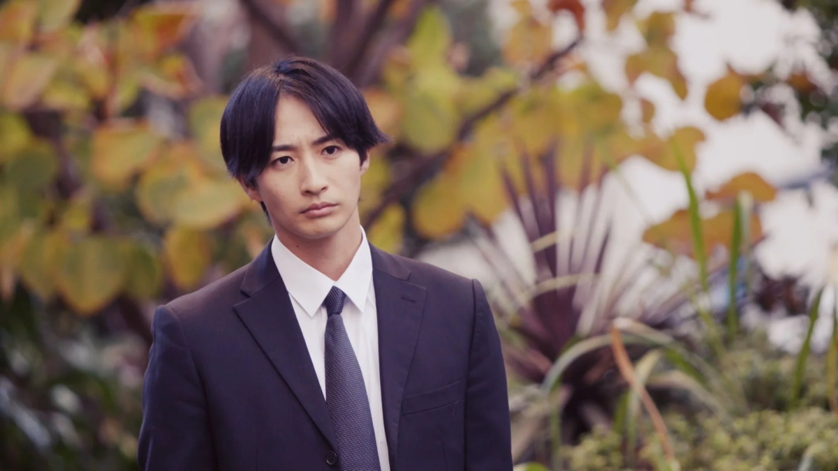 真剣な表情の藤縞