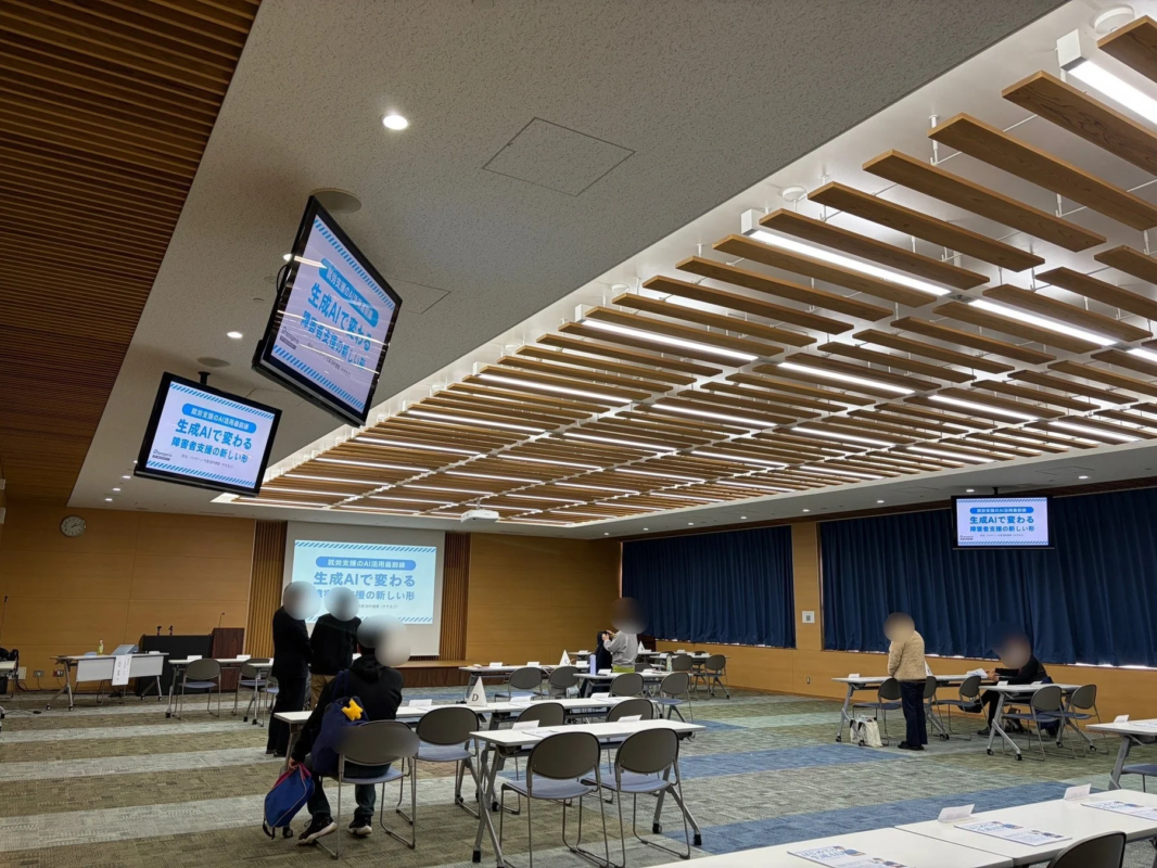 会議室でのプレゼンテーションの様子