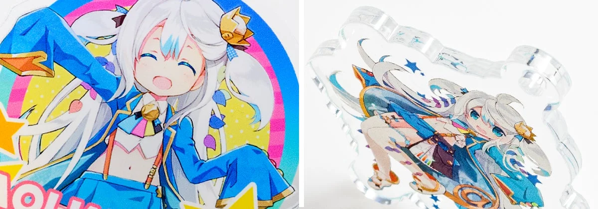アニメキャラクターがデザインされた缶バッジとアクリルスタンドの画像