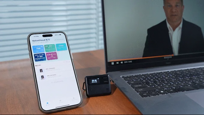 スマートフォン,ボイスレコーダー,ノートパソコン,動画,テクノロジー,オフィス,デスク,録音,文字起こし,デジタルデバイス