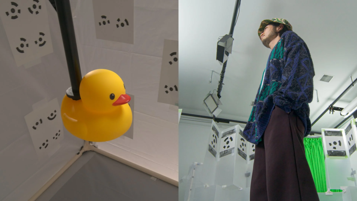 アヒルと人物が写るスタジオ環境