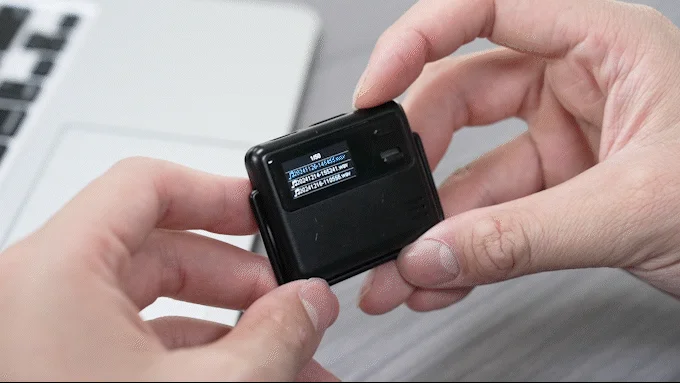 ボイスレコーダー,デジタルレコーダー,録音,ポータブル,電子機器,手,操作,ガジェット,ビジネス,会議