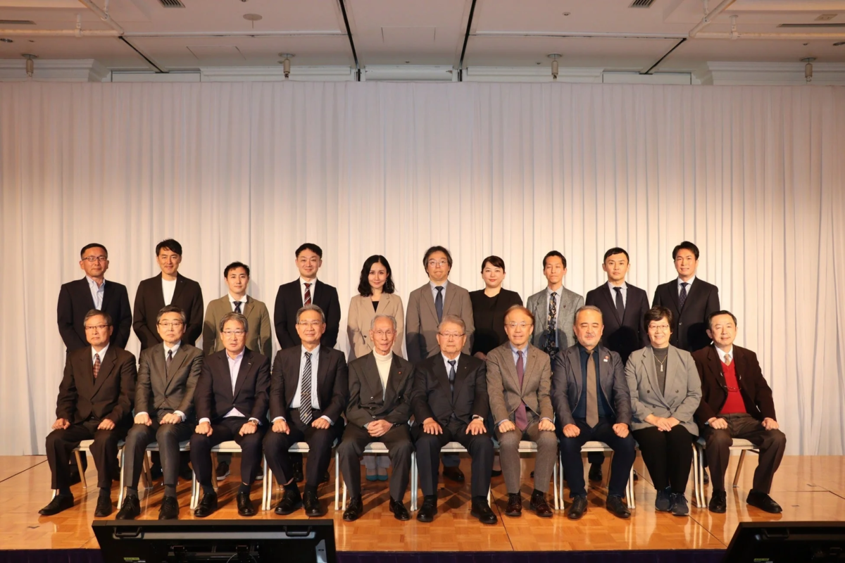 理事・アドバイザー・講演者の集合写真