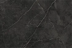 黒またはダークグレーの背景に白い複雑な筋が入った大理石のような質感を示しています。モダンで高級感のある素材のテクスチャです。