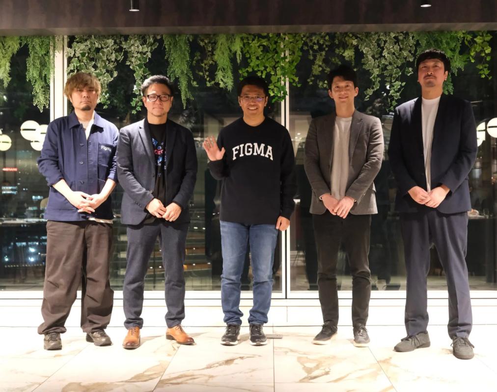Figmaイベントでの日本人男性の集合写真