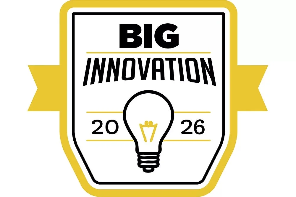 「BIG INNOVATION 2026」と書かれたロゴマーク。中央には電球のイラストがあり、アイデアや革新、未来を象徴しています。黄色と黒を基調としたデザインで、イベントやプロジェクトのエンブレムとして使われそうです。