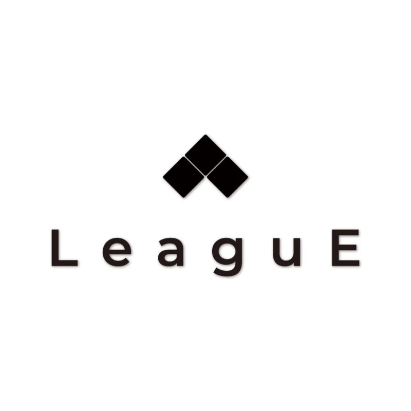 白い背景に「LeaguE」という文字と、その上部に二つの黒い四角形を組み合わせたシンプルなロゴ