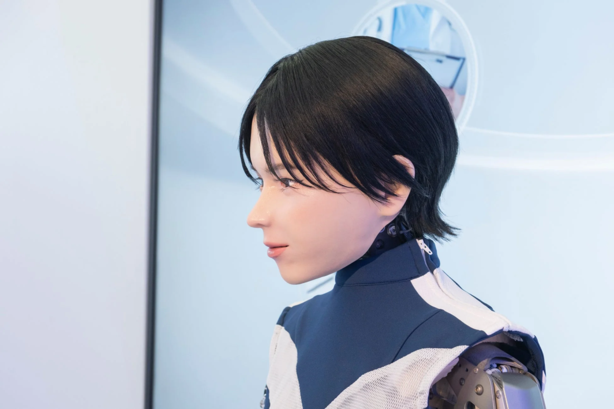 ヒューマノイドの横顔