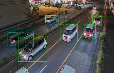 夜間の道路で車両を検出するAI