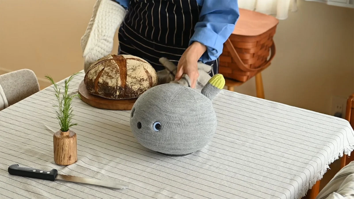 NICOBOとパンが並ぶ食卓の様子