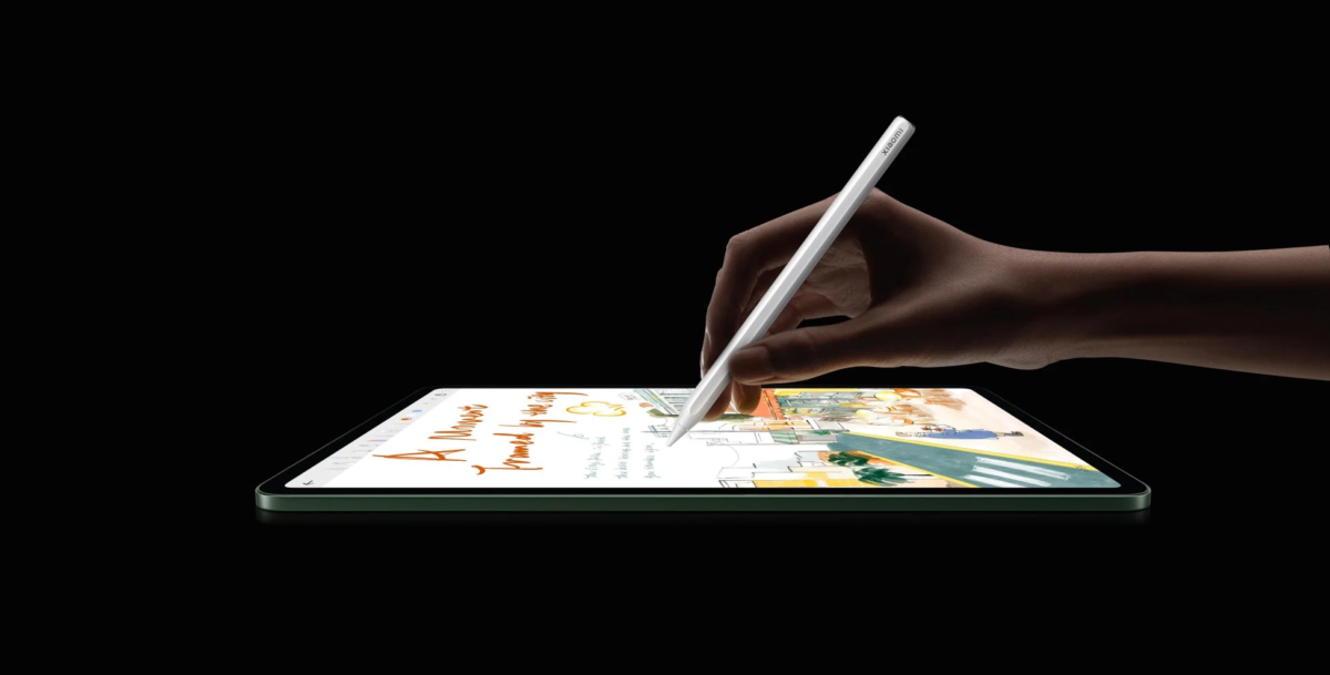 スタイラスペンでタブレットに描画する手