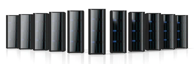 白い背景に並べられた複数の黒いサーバーラックのイラストです。データセンターやITインフラを連想させます。
